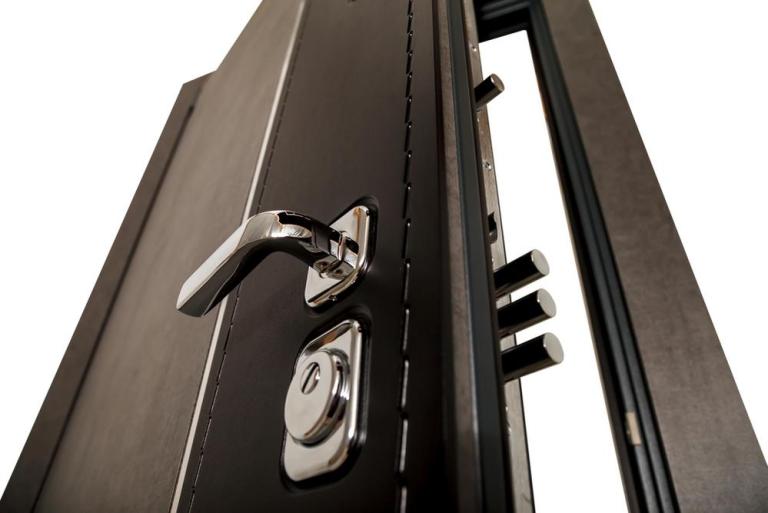 Le choix d'une porte d'entrée dépend du matériau et de l'isolation.